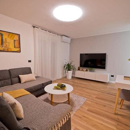 Malemi Apartment Pula Exteriör bild