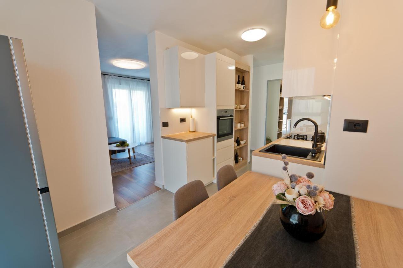 Malemi Apartment Pula Exteriör bild