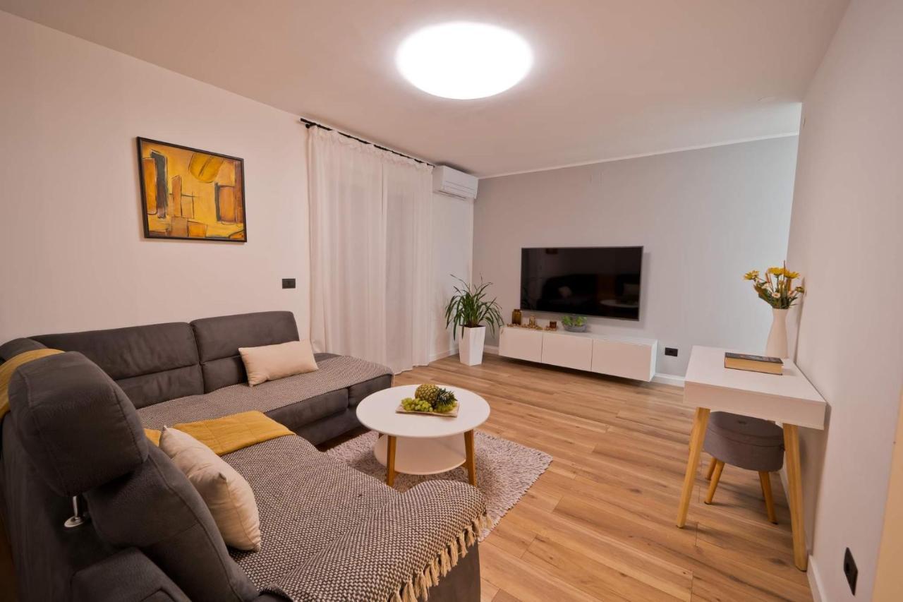 Malemi Apartment Pula Exteriör bild